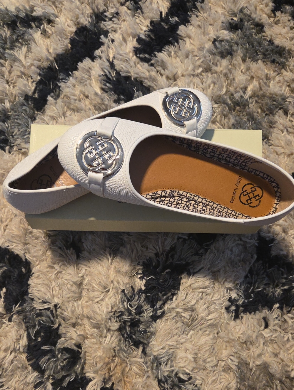 Daisy Fuentes White Logo-Embellished Ballet Flats
